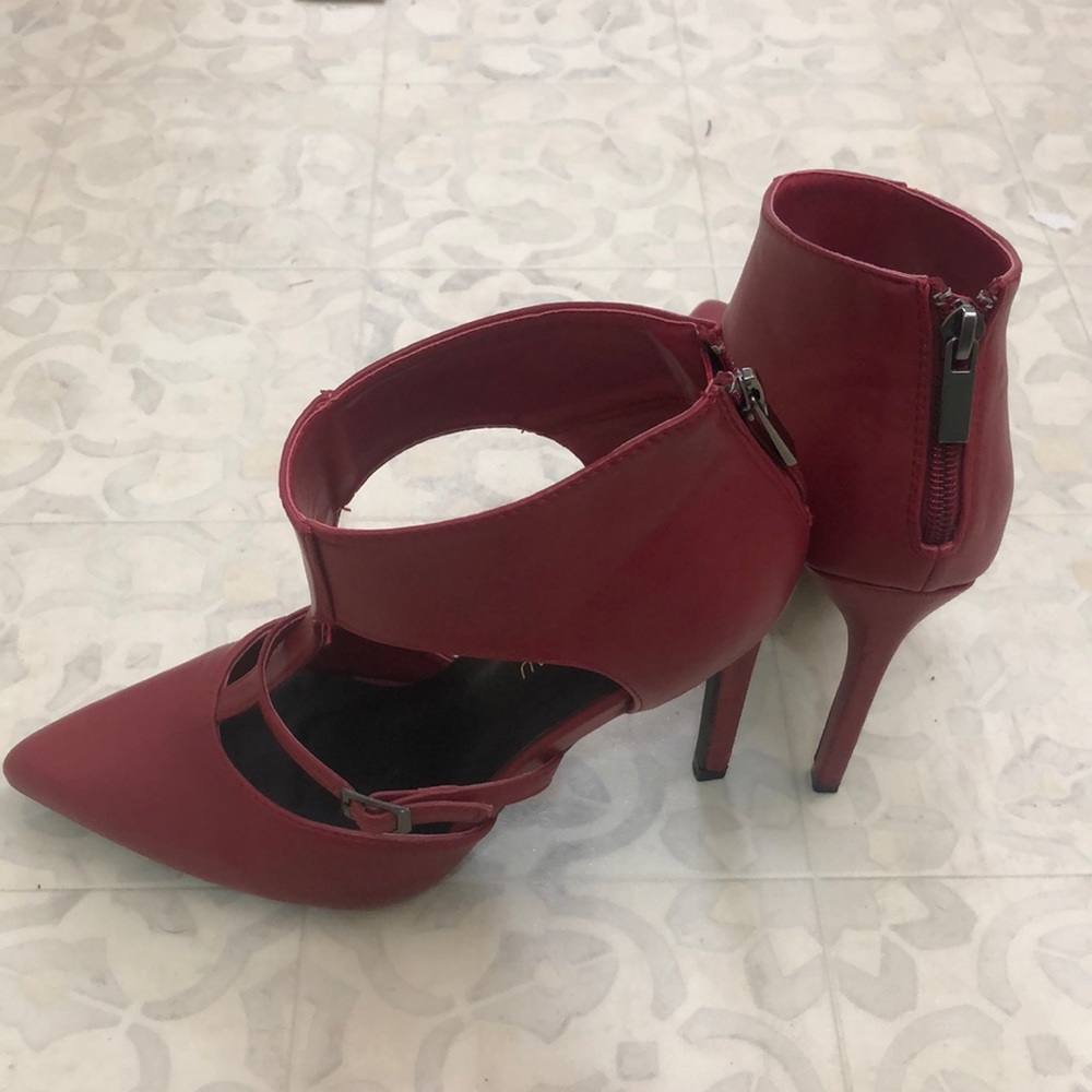Pointed toe Heels - Picture 3 of 4